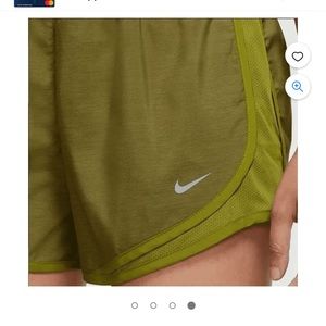 NWT Nike Dri-Fit women's Medium Lined Running shorts